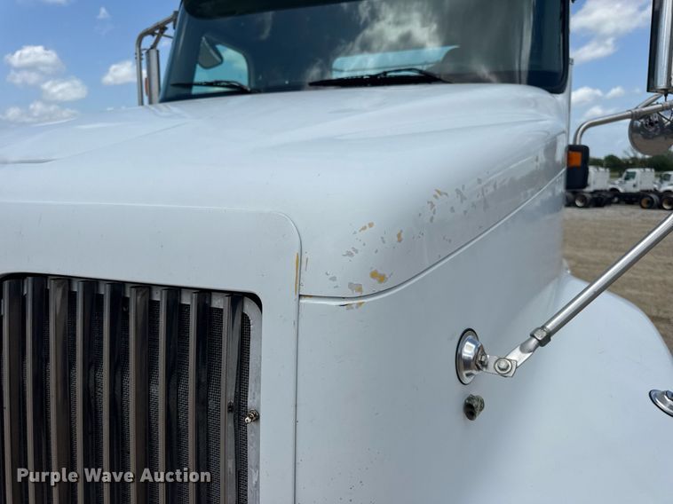 image for item DV4231 2005 International 9200i semi truck