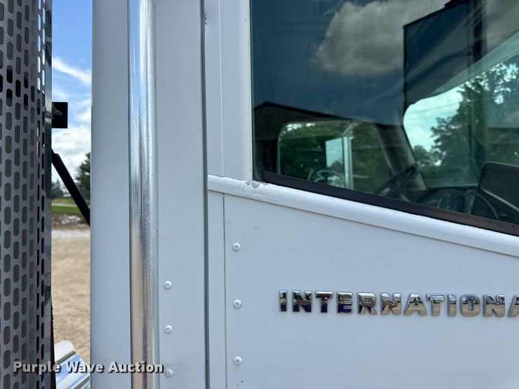 image for item DV4231 2005 International 9200i semi truck