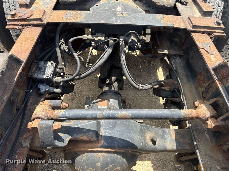 image for item DV4231 2005 International 9200i semi truck