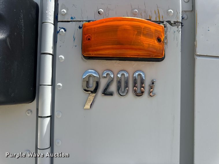 image for item DV4231 2005 International 9200i semi truck