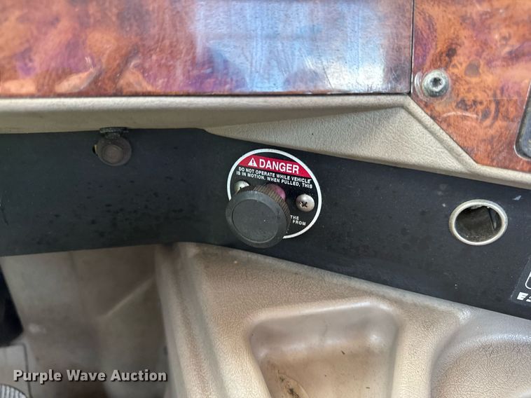 image for item DV4231 2005 International 9200i semi truck