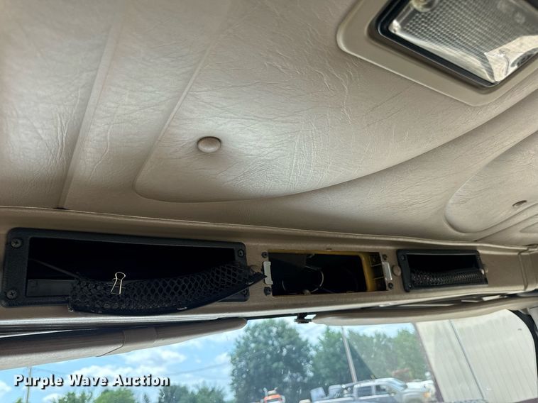 image for item DV4231 2005 International 9200i semi truck