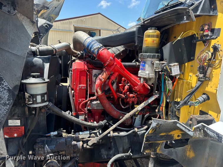 image for item DV4231 2005 International 9200i semi truck