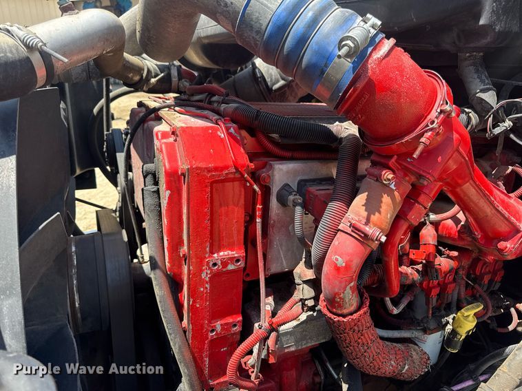 image for item DV4231 2005 International 9200i semi truck