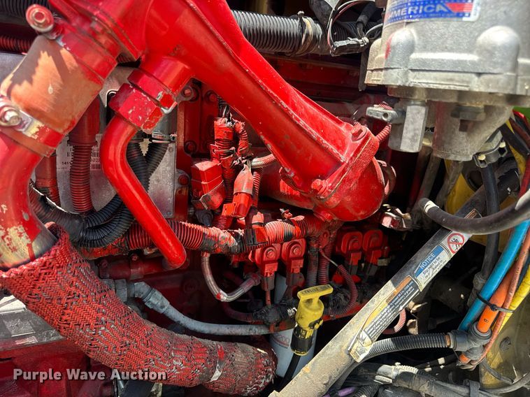 image for item DV4231 2005 International 9200i semi truck