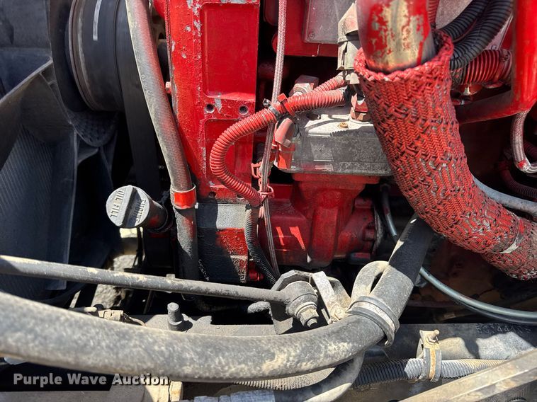 image for item DV4231 2005 International 9200i semi truck