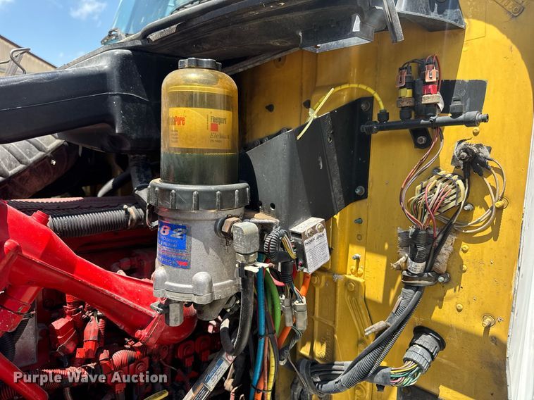 image for item DV4231 2005 International 9200i semi truck