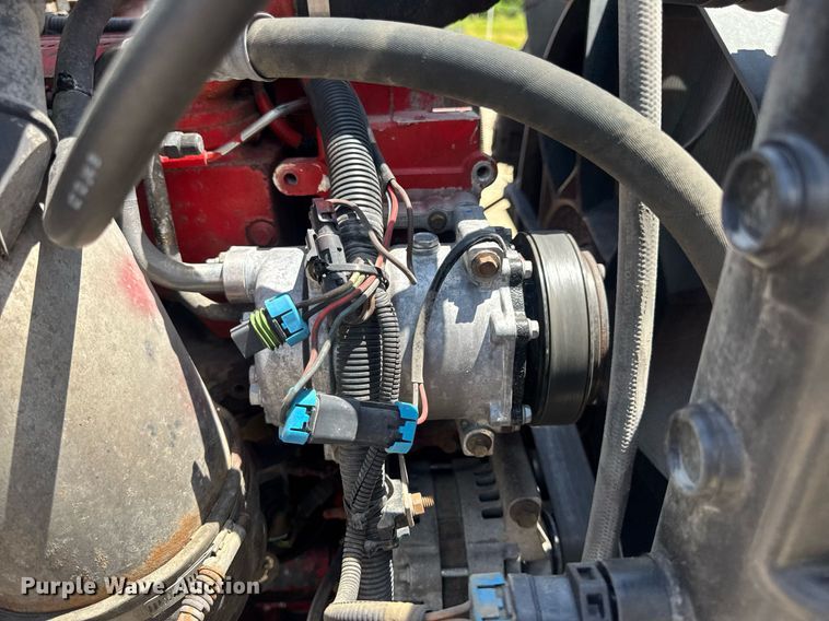 image for item DV4231 2005 International 9200i semi truck