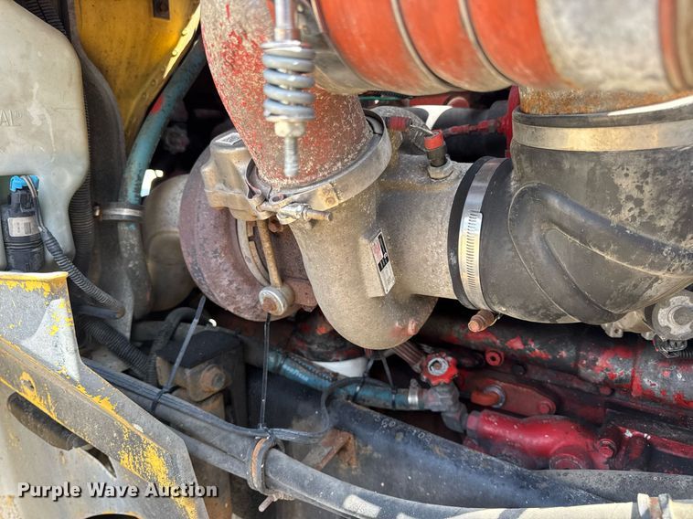 image for item DV4231 2005 International 9200i semi truck