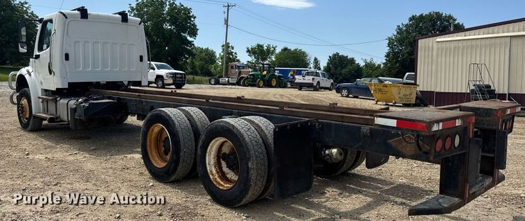 image for item DV4235 2013 Freightliner Business Class M2 106 truck cab and chassis