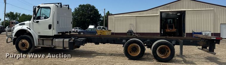 image for item DV4235 2013 Freightliner Business Class M2 106 truck cab and chassis