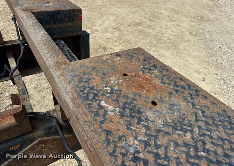 image for item DV4235 2013 Freightliner Business Class M2 106 truck cab and chassis