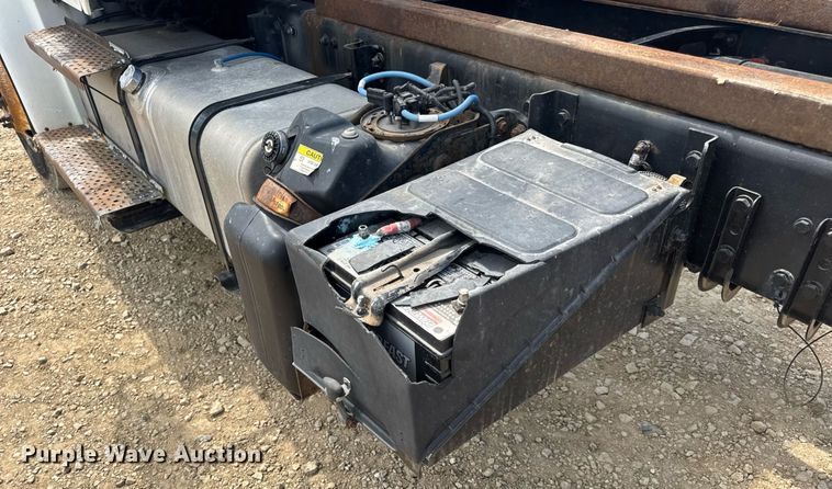 image for item DV4235 2013 Freightliner Business Class M2 106 truck cab and chassis