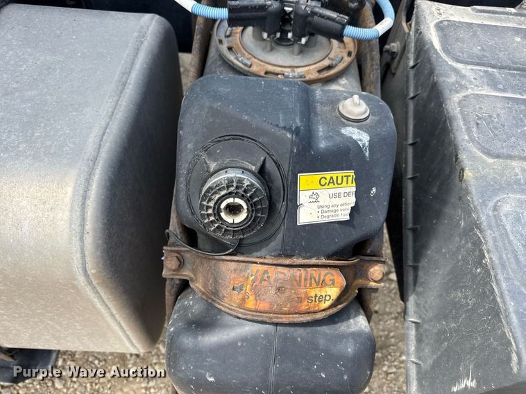 image for item DV4235 2013 Freightliner Business Class M2 106 truck cab and chassis