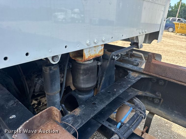 image for item DV4235 2013 Freightliner Business Class M2 106 truck cab and chassis