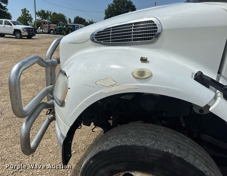 image for item DV4235 2013 Freightliner Business Class M2 106 truck cab and chassis