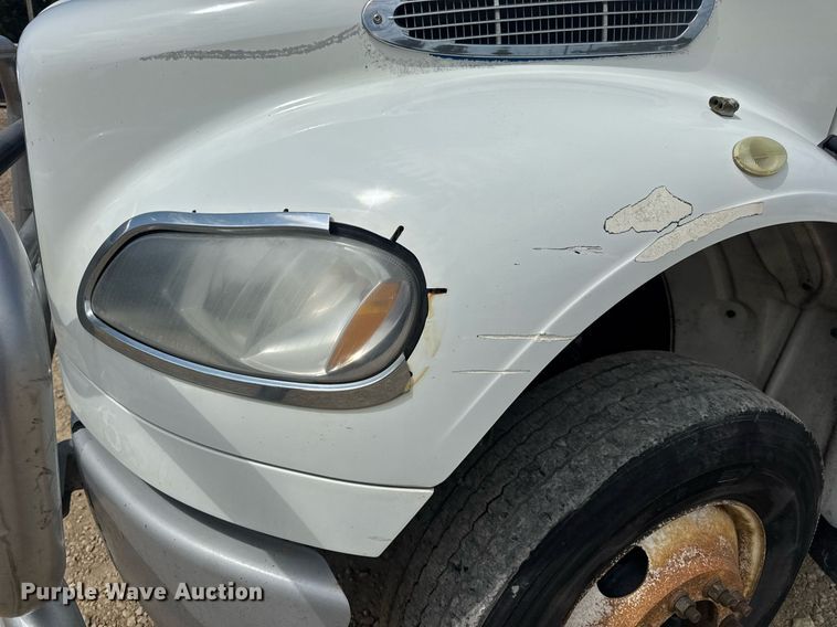 image for item DV4235 2013 Freightliner Business Class M2 106 truck cab and chassis