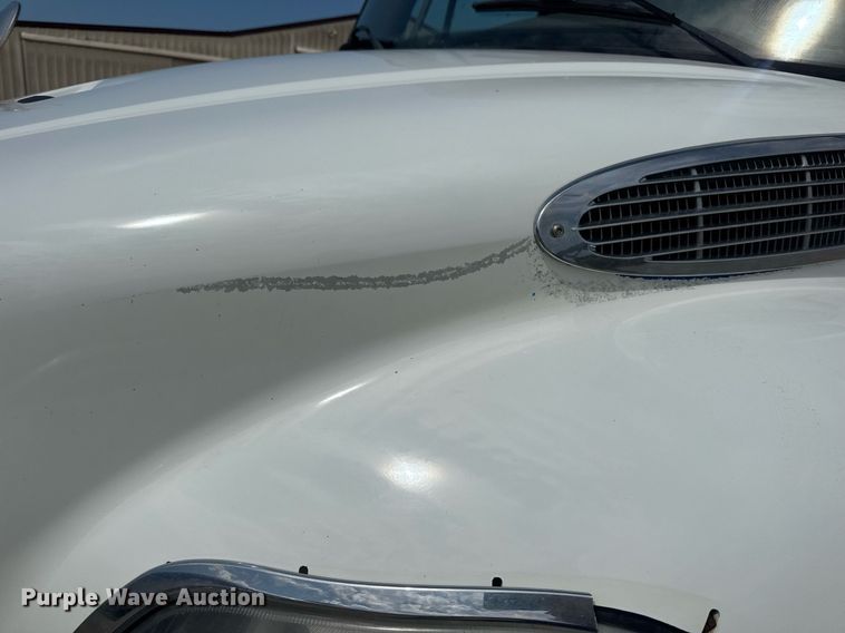 image for item DV4235 2013 Freightliner Business Class M2 106 truck cab and chassis