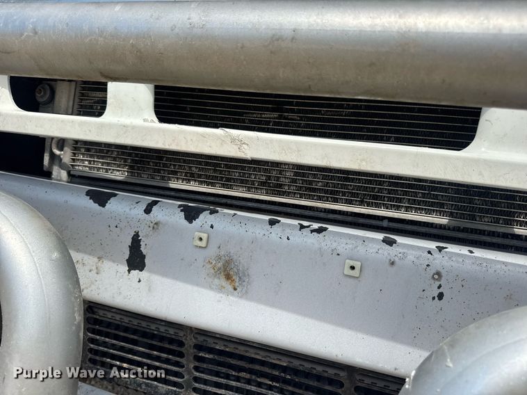 image for item DV4235 2013 Freightliner Business Class M2 106 truck cab and chassis