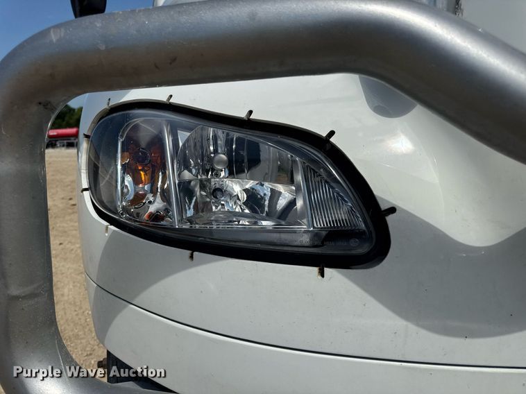 image for item DV4235 2013 Freightliner Business Class M2 106 truck cab and chassis