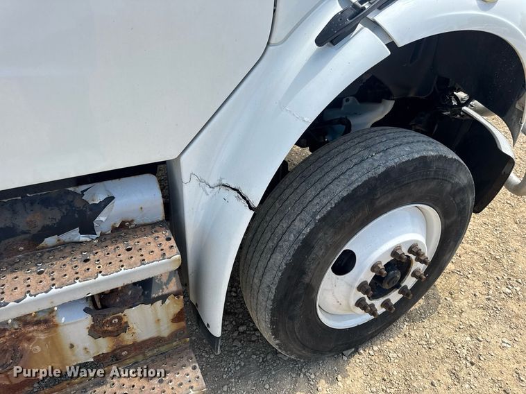 image for item DV4235 2013 Freightliner Business Class M2 106 truck cab and chassis