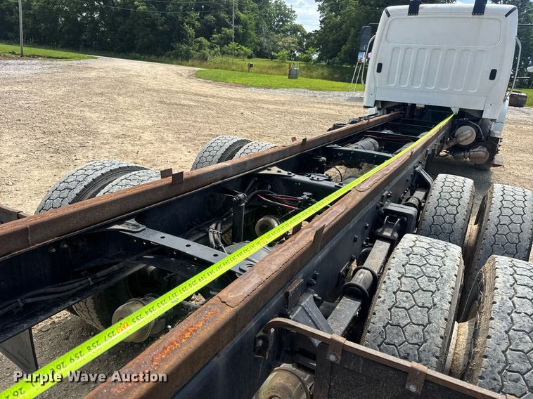 image for item DV4235 2013 Freightliner Business Class M2 106 truck cab and chassis