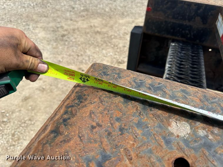 image for item DV4235 2013 Freightliner Business Class M2 106 truck cab and chassis