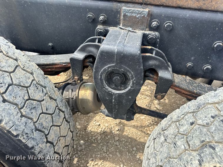 image for item DV4235 2013 Freightliner Business Class M2 106 truck cab and chassis