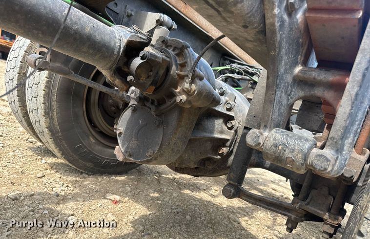 image for item DV4235 2013 Freightliner Business Class M2 106 truck cab and chassis