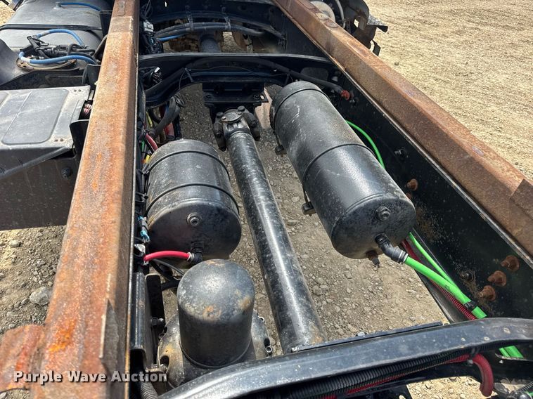 image for item DV4235 2013 Freightliner Business Class M2 106 truck cab and chassis