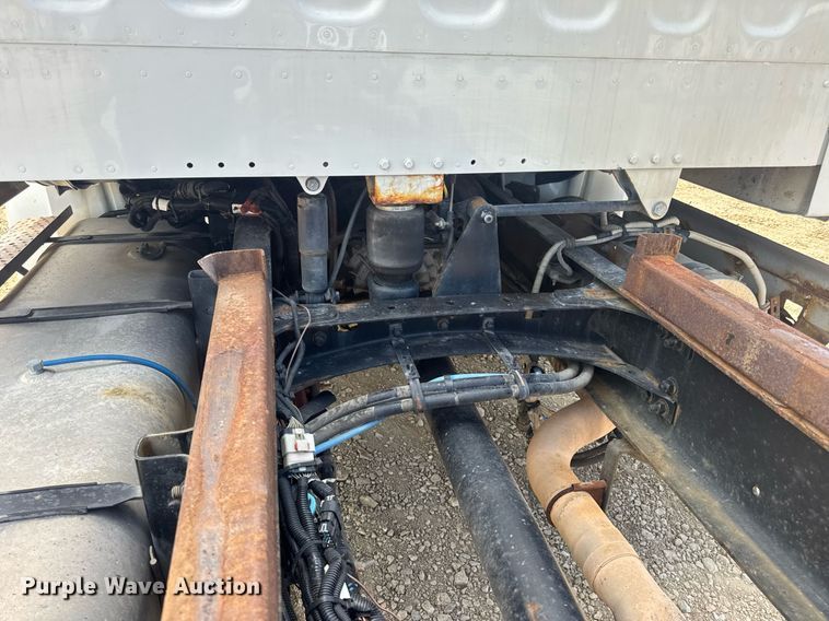 image for item DV4235 2013 Freightliner Business Class M2 106 truck cab and chassis