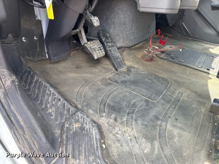 image for item DV4235 2013 Freightliner Business Class M2 106 truck cab and chassis