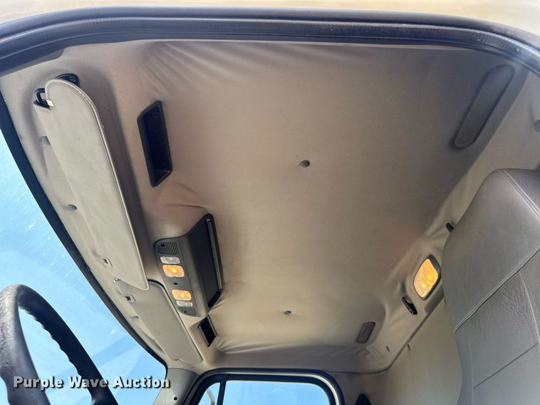 image for item DV4235 2013 Freightliner Business Class M2 106 truck cab and chassis