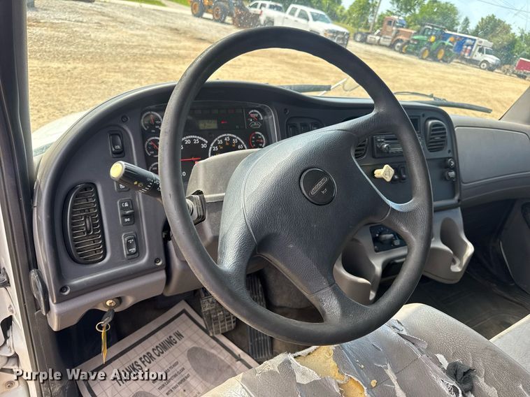 image for item DV4235 2013 Freightliner Business Class M2 106 truck cab and chassis