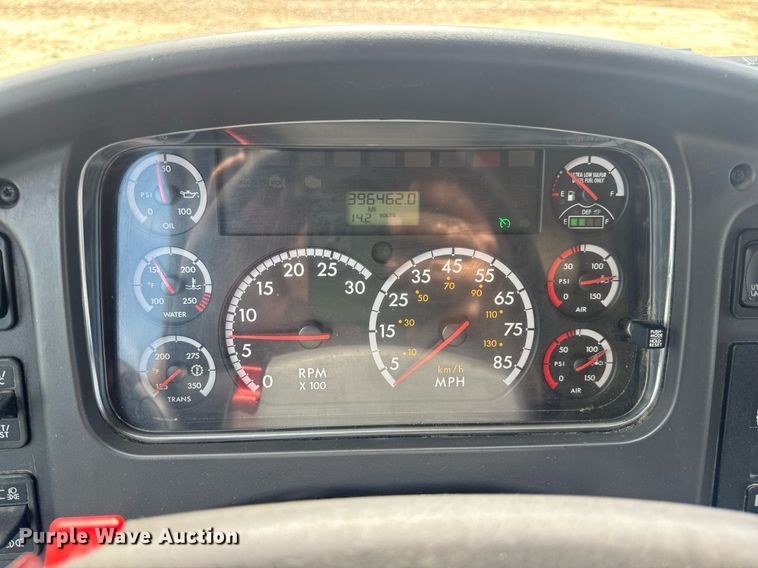 image for item DV4235 2013 Freightliner Business Class M2 106 truck cab and chassis