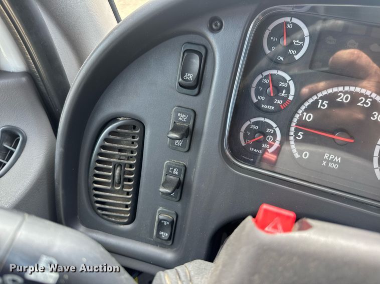 image for item DV4235 2013 Freightliner Business Class M2 106 truck cab and chassis