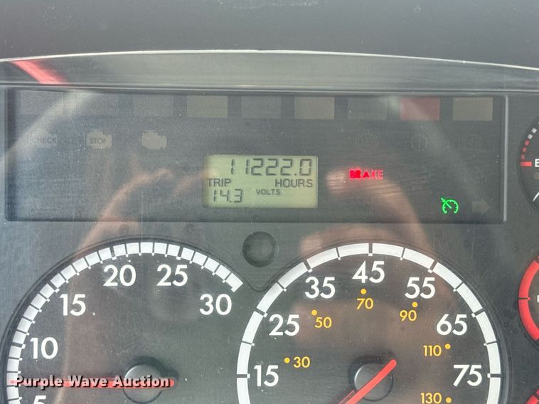 image for item DV4235 2013 Freightliner Business Class M2 106 truck cab and chassis