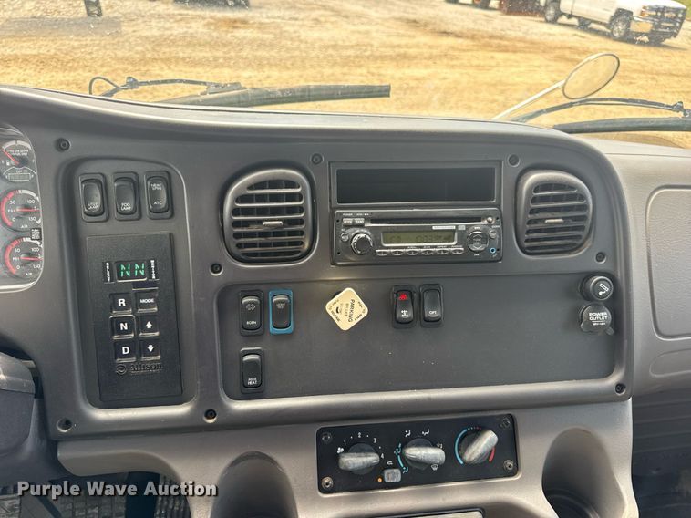 image for item DV4235 2013 Freightliner Business Class M2 106 truck cab and chassis