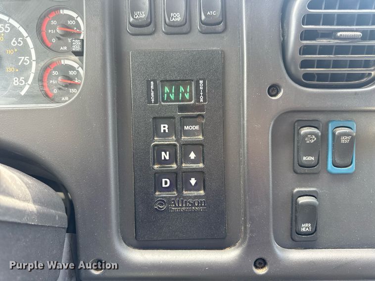 image for item DV4235 2013 Freightliner Business Class M2 106 truck cab and chassis