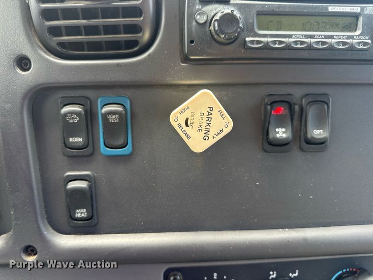 image for item DV4235 2013 Freightliner Business Class M2 106 truck cab and chassis