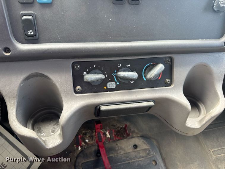 image for item DV4235 2013 Freightliner Business Class M2 106 truck cab and chassis