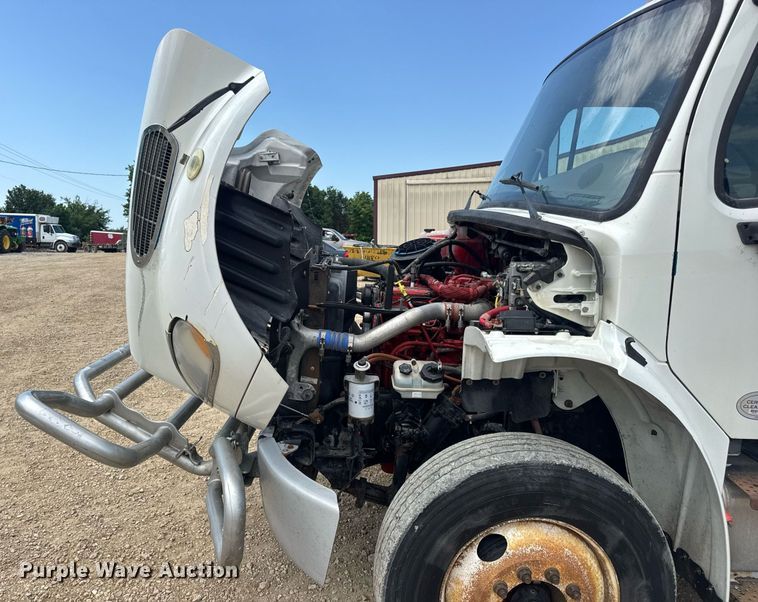 image for item DV4235 2013 Freightliner Business Class M2 106 truck cab and chassis