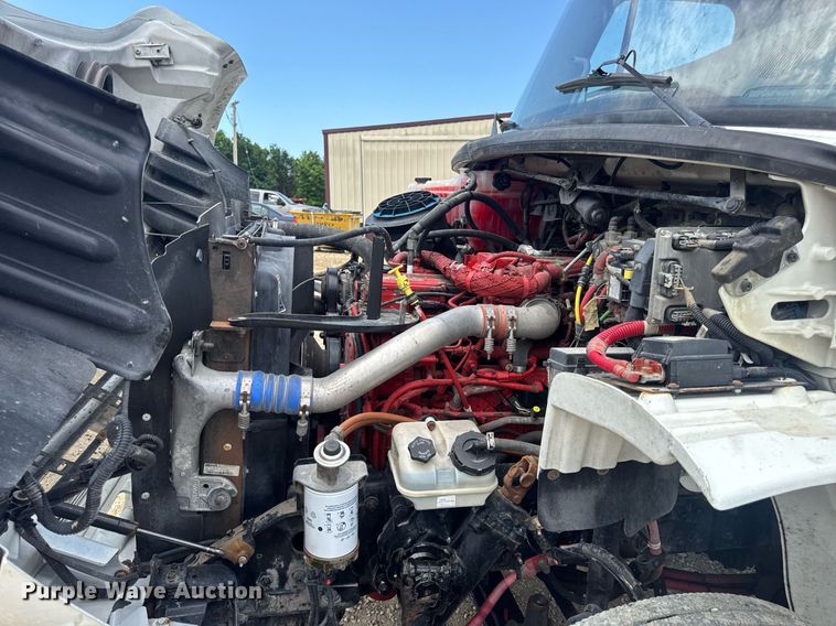 image for item DV4235 2013 Freightliner Business Class M2 106 truck cab and chassis