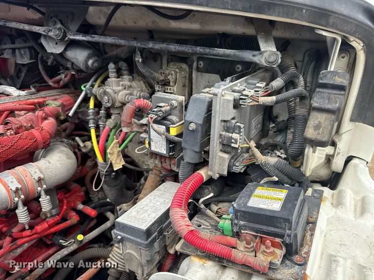 image for item DV4235 2013 Freightliner Business Class M2 106 truck cab and chassis