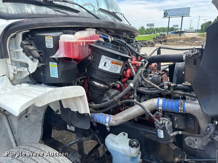 image for item DV4235 2013 Freightliner Business Class M2 106 truck cab and chassis