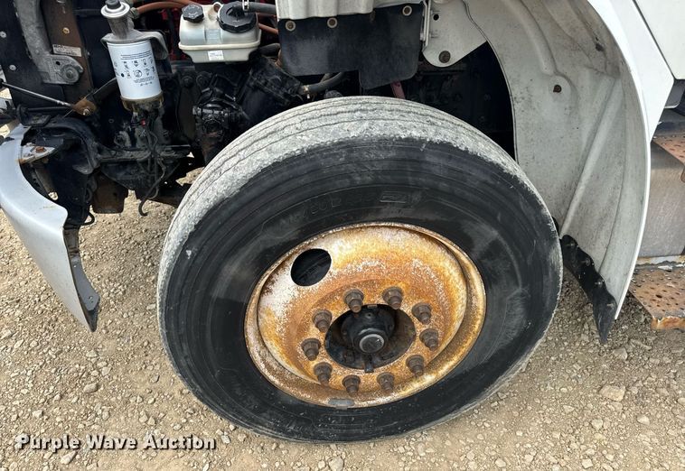 image for item DV4235 2013 Freightliner Business Class M2 106 truck cab and chassis