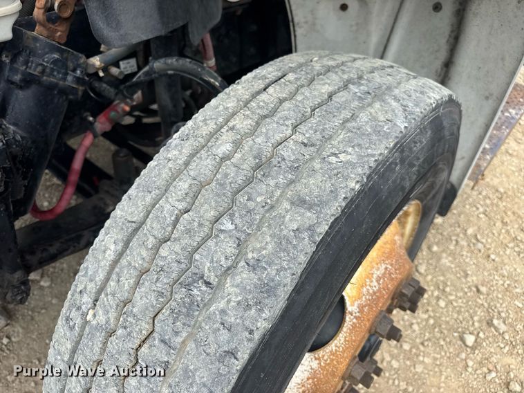 image for item DV4235 2013 Freightliner Business Class M2 106 truck cab and chassis