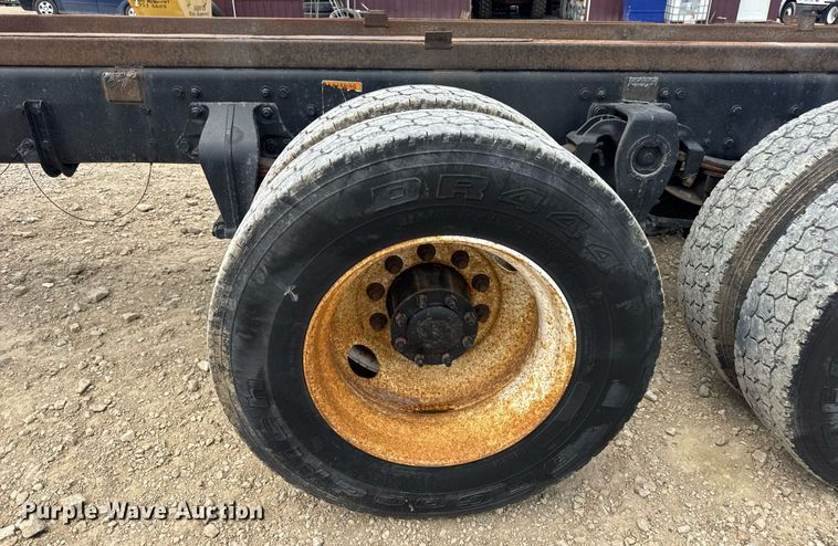 image for item DV4235 2013 Freightliner Business Class M2 106 truck cab and chassis