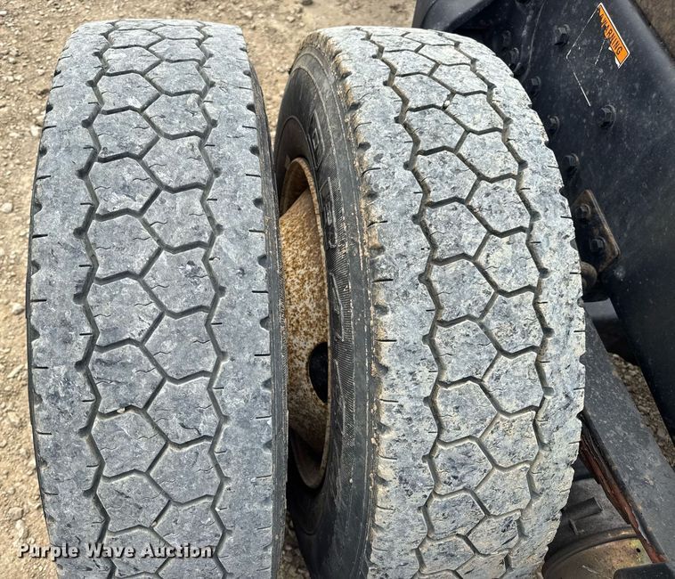 image for item DV4235 2013 Freightliner Business Class M2 106 truck cab and chassis