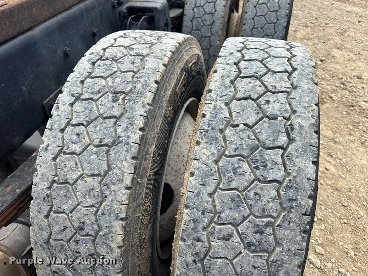 image for item DV4235 2013 Freightliner Business Class M2 106 truck cab and chassis